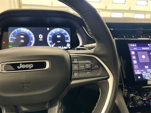 New 2025 Jeep Grand Cherokee 4WD image 20