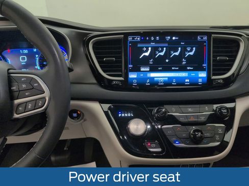 Used 2022 Chrysler Pacifica Touring-L FWD image 19