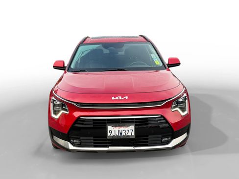 Used 2023 Kia Niro SX Touring image 8