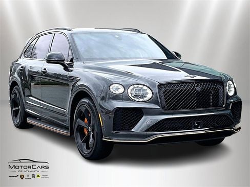 Used 2025 Bentley Bentayga image 2