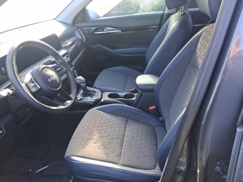 Used 2025 Kia Seltos S AWD/4WD image 15