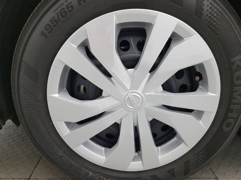 Used 2025 Nissan Versa S FWD image 31