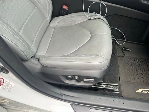 Used 2019 Toyota Avalon Limited image 23