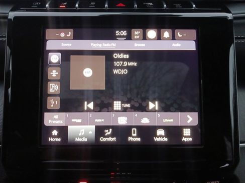 Used 2025 Jeep Grand Cherokee Laredo X w/ Luxury Tech Group I image 20