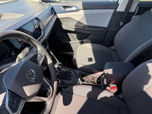 Used 2024 Volkswagen Taos SE image 9