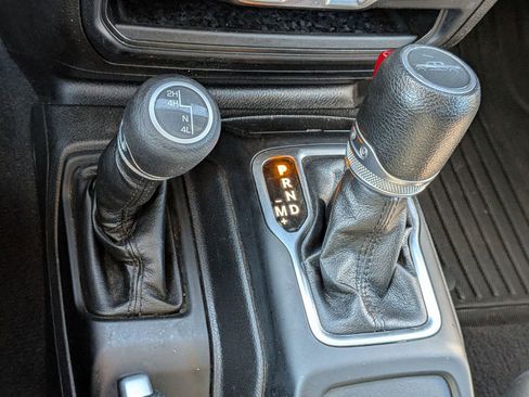 Used 2023 Jeep Gladiator Sport AWD/4WD image 24