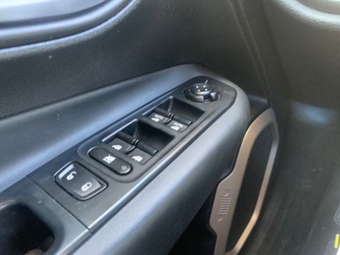 Used 2016 Jeep Renegade Limited image 11