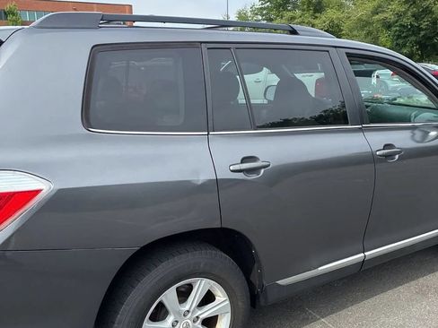 Used 2011 Toyota Highlander SE w/ Tow Pkg AWD/4WD image 7
