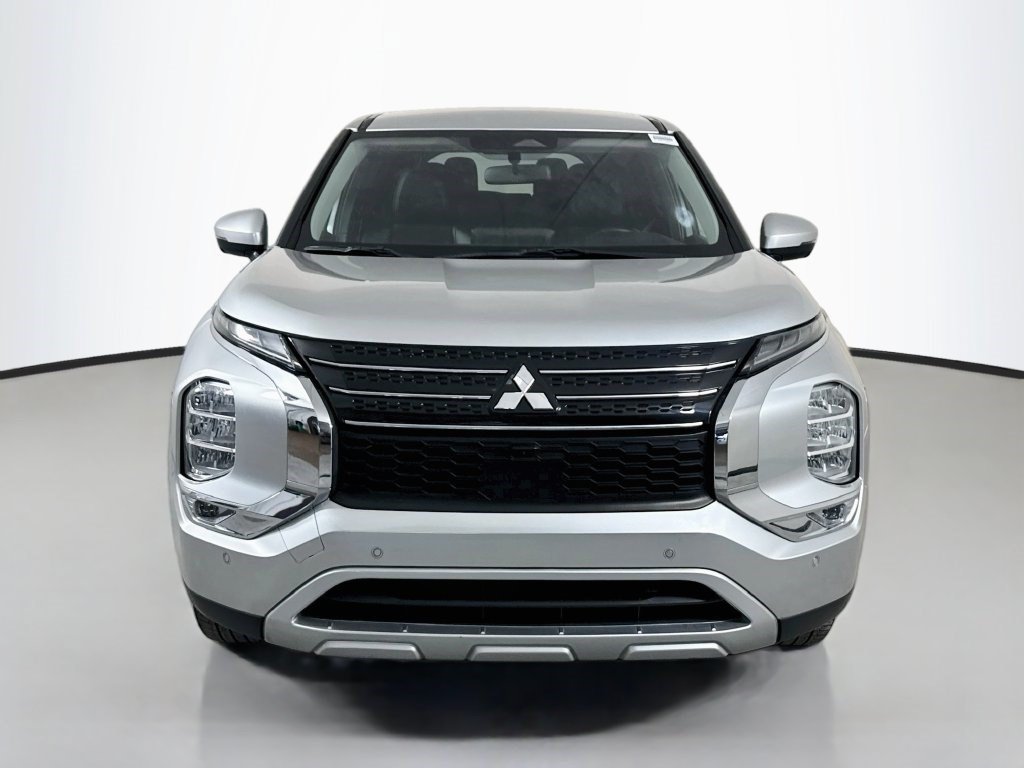 Used 2024 Mitsubishi Outlander SE FWD image 2