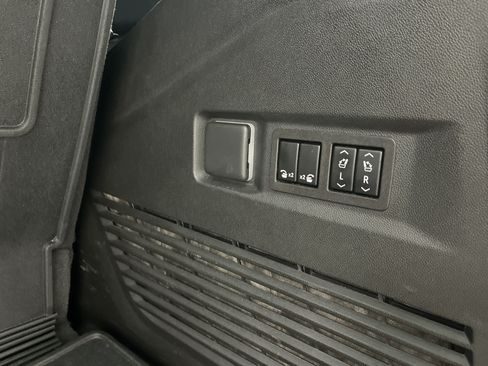 Used 2023 GMC Yukon AT4 AWD/4WD image 21