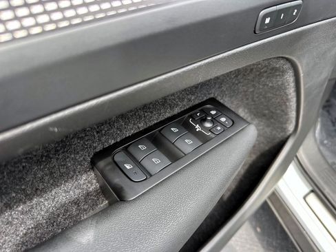 Used 2022 Volvo XC40 T5 R-Design image 19