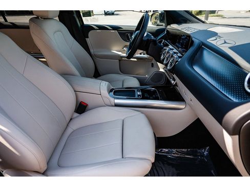 Used 2025 Mercedes-Benz GLA 250 image 17