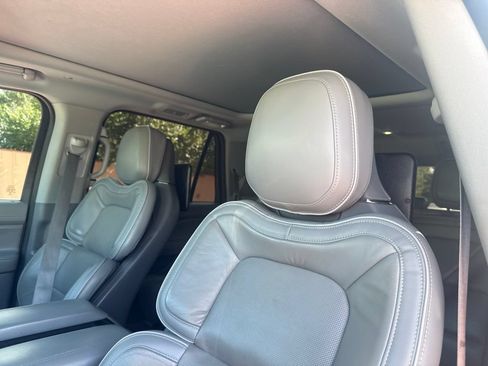 Used 2018 Lincoln Navigator Reserve w/ Technology Package AWD/4WD image 12