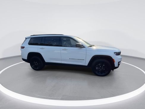 Used 2024 Jeep Grand Cherokee L Altitude image 9