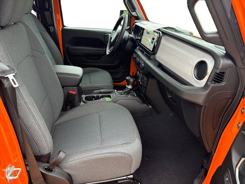 New 2025 Jeep Gladiator Sport image 19
