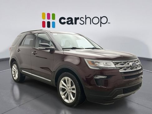 Used 2018 Ford Explorer XLT w/ Equipment Group 202A image 5