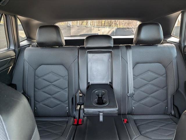 Certified 2024 Volkswagen Atlas Cross Sport SE AWD/4WD image 19