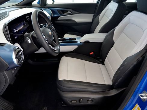 Used 2025 Chevrolet Equinox EV LT w/ Convenience Package II image 15