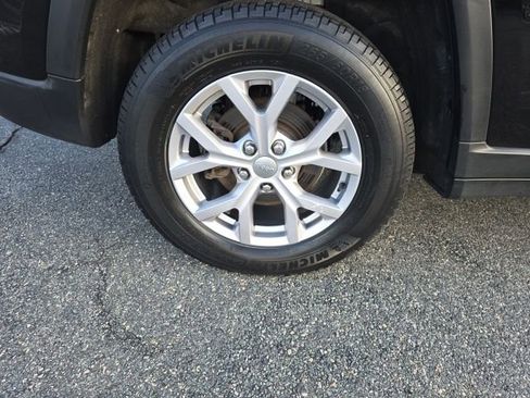 Used 2022 Jeep Grand Cherokee Limited image 9