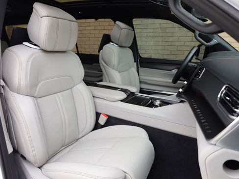 Used 2026 Jeep Grand Wagoneer Summit w/ Rear Seat Video Group I AWD/4WD image 34