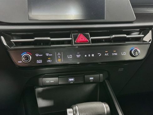 Used 2026 Kia Niro LX FWD image 23