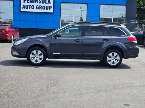 Used 2010 Subaru Outback 2.5i Limited AWD/4WD image 6