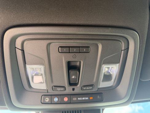 Used 2023 GMC Sierra 1500 AT4 w/ Technology Package AWD/4WD image 17