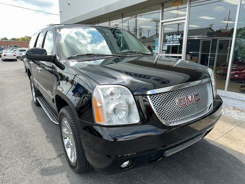 Used 2013 GMC Yukon Denali AWD/4WD image 2
