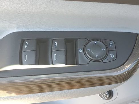 Certified 2023 GMC Acadia SLE w/ Driver Convenience Package AWD/4WD image 16