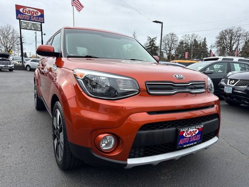 Used 2019 Kia Soul + image 11