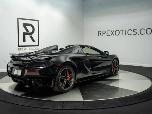 Used 2019 McLaren 570S Spider image 17