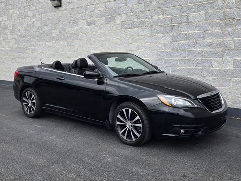 Used 2013 Chrysler 200 S FWD image 12