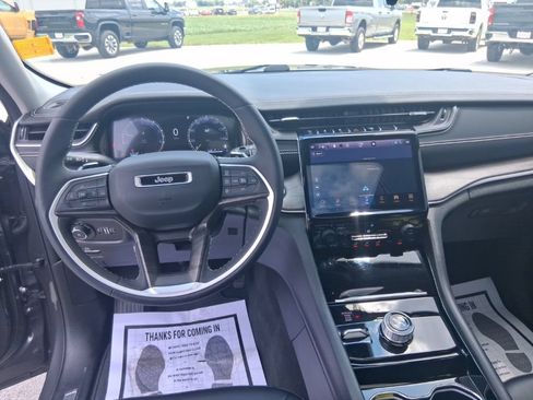Used 2023 Jeep Grand Cherokee Limited AWD/4WD image 14