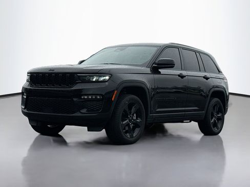 Used 2024 Jeep Grand Cherokee Limited w/ Black Appearance Package image 13