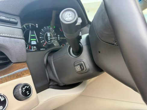 Used 2019 Cadillac Escalade ESV Luxury AWD/4WD image 19