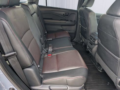 Certified 2025 Honda Passport Black Edition image 11