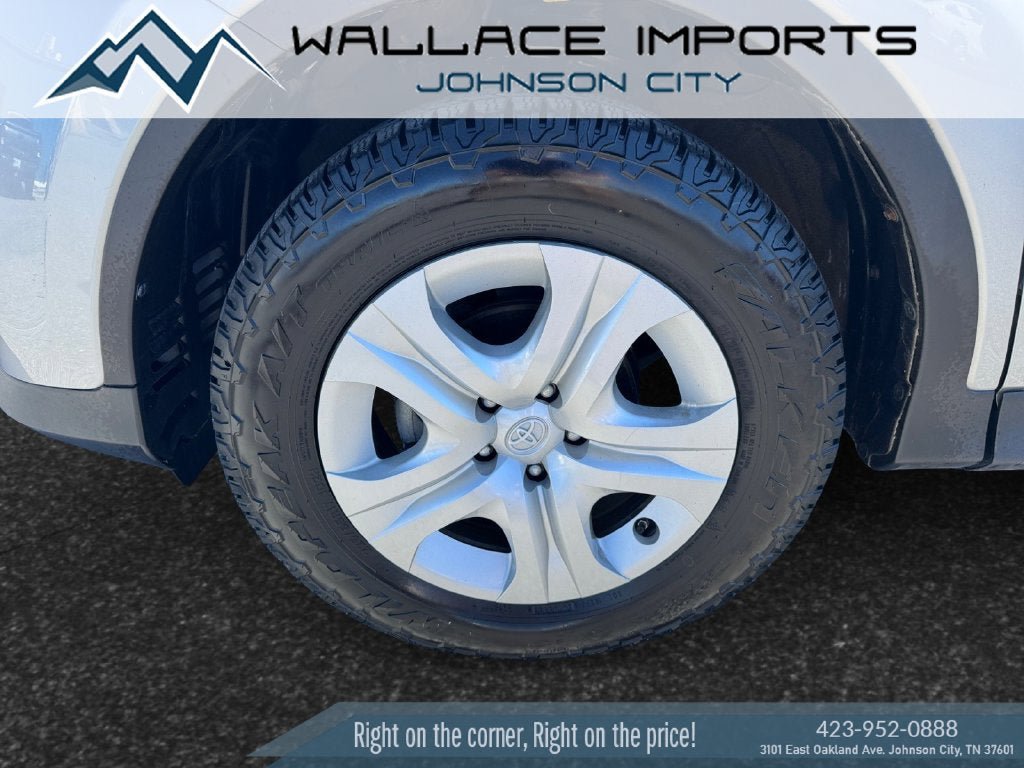 Used 2015 Toyota RAV4 LE AWD/4WD image 9