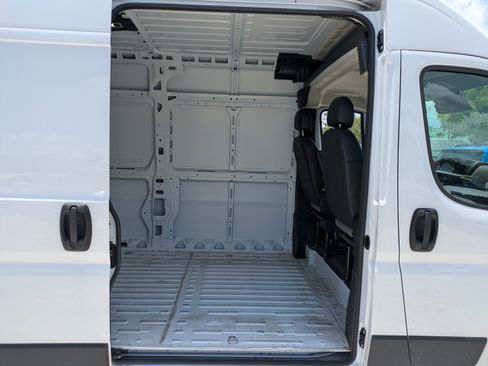 Used 2026 RAM ProMaster 2500 w/ Convenience Group FWD image 12