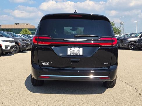 New 2026 Chrysler Pacifica Select image 13