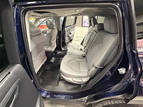 Used 2021 Toyota Highlander XLE image 54