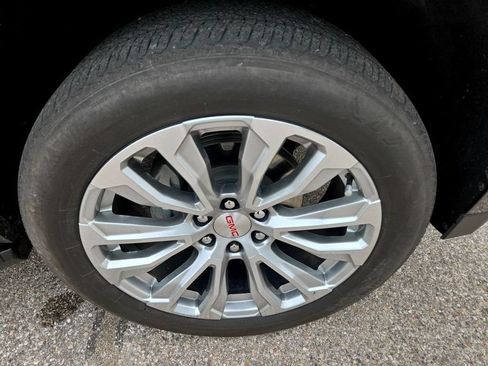 Used 2024 GMC Yukon XL Denali w/ Advanced Technology Package AWD/4WD image 35