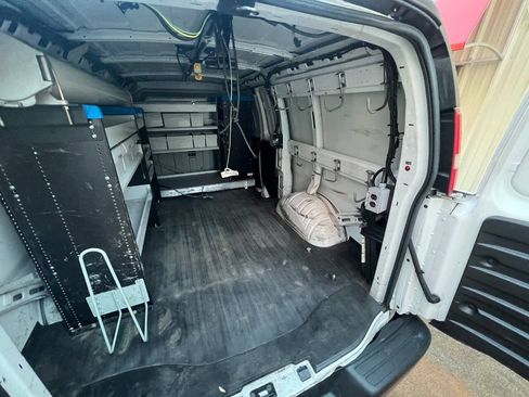 Used 2015 Chevrolet Express 2500 RWD image 14