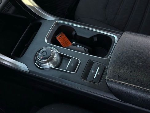 Certified 2020 Ford Fusion SE image 28