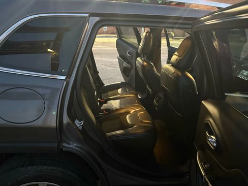 Used 2020 Jeep Cherokee Latitude Plus image 9