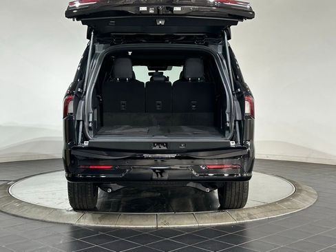New 2026 Lincoln Navigator Reserve AWD/4WD image 32