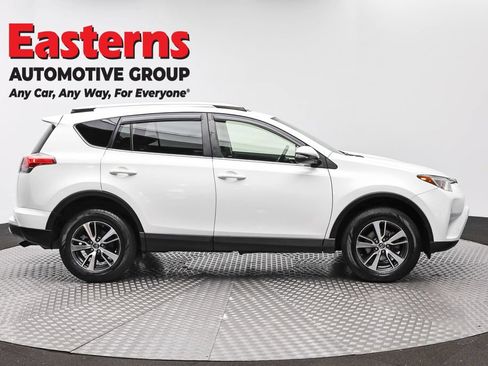 Used 2018 Toyota RAV4 XLE AWD/4WD image 4