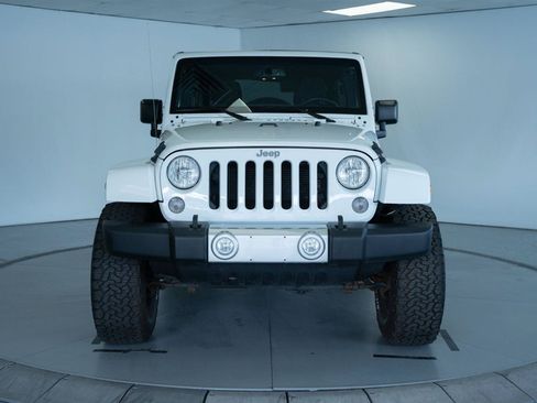 Used 2015 Jeep Wrangler Unlimited Sahara w/ Connectivity Group AWD/4WD image 2