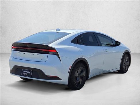 Used 2024 Toyota Prius LE FWD image 5