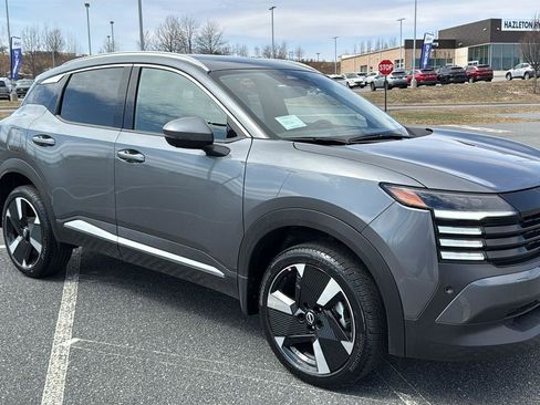 Used 2025 Nissan Kicks SR image 2