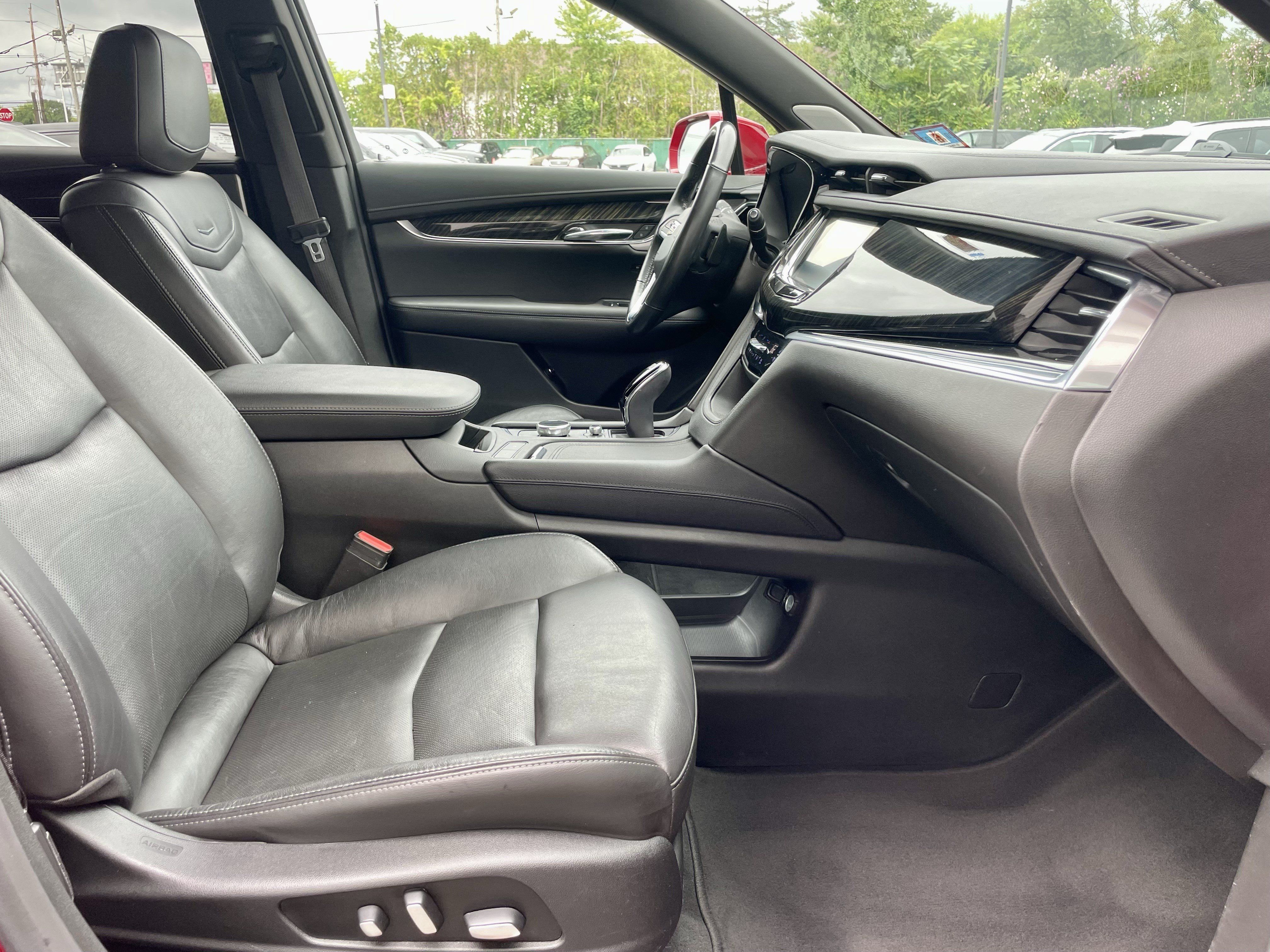 Used 2020 Cadillac XT6 Premium Luxury AWD/4WD image 15